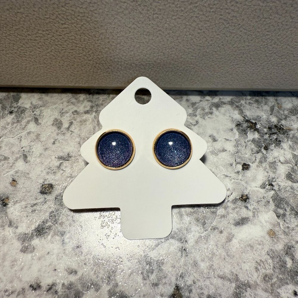 Pearly Blue Stud